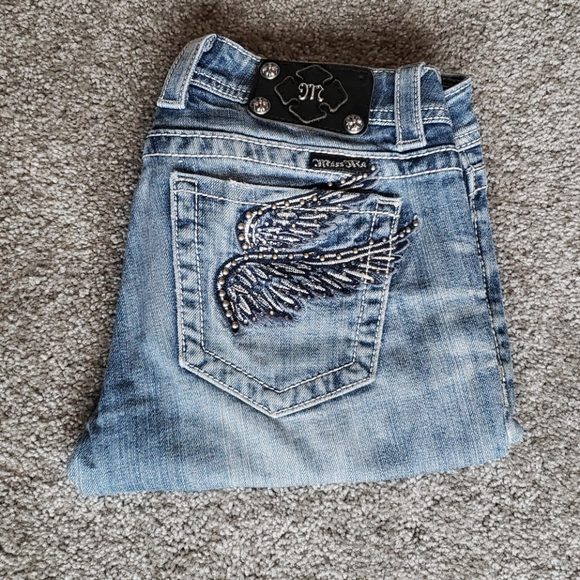 Miss Me Capri Jeans - Picture 3 of 7